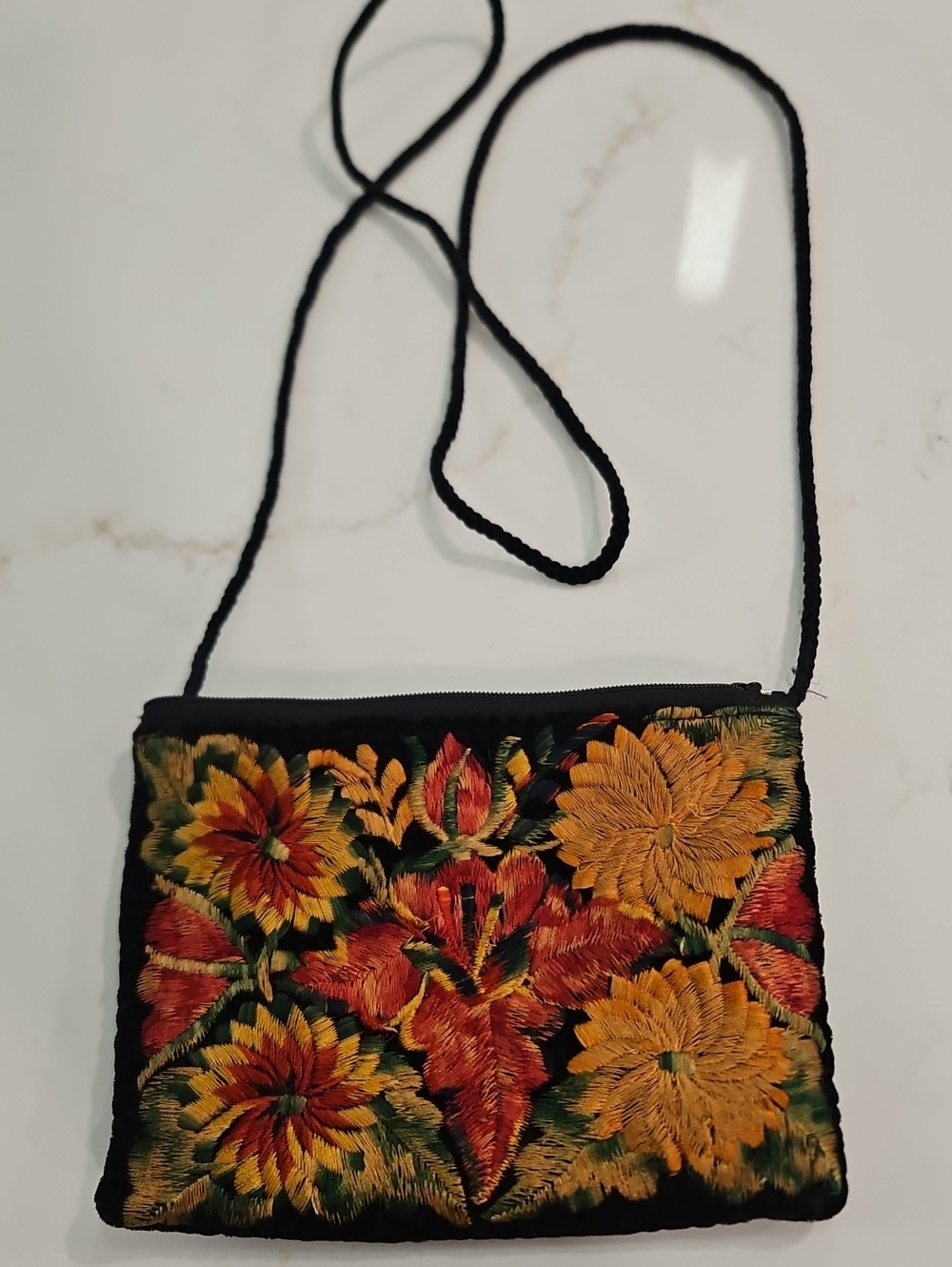 Vintage Embroidered Velvet Shoulder Crossbody Bag Holds Phone Cards Keys Makeup